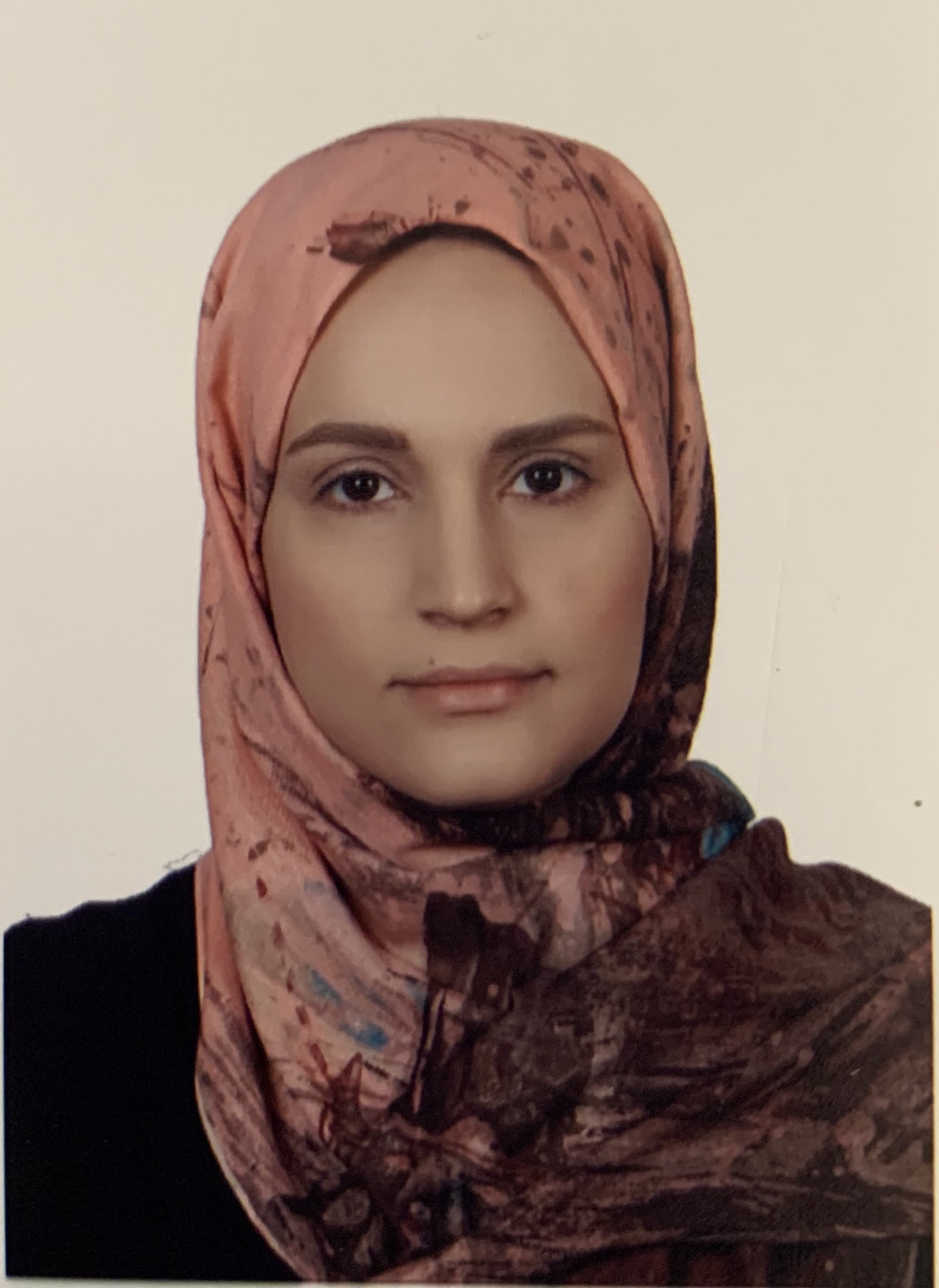 انسیه اسدی