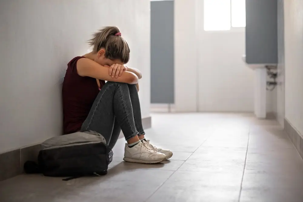 تحلیل جامع طرحواره رهاشدگی؛ ریشه‌های کودکی و بازتاب آن در الگوی دلبستگی مضطرب و روابط بزرگسالان